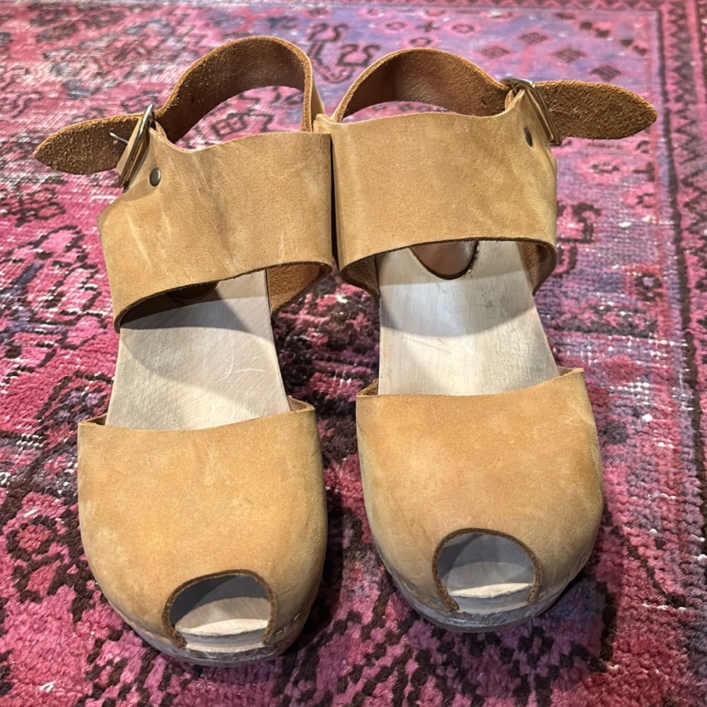 Bryr peep toe Miranda clog